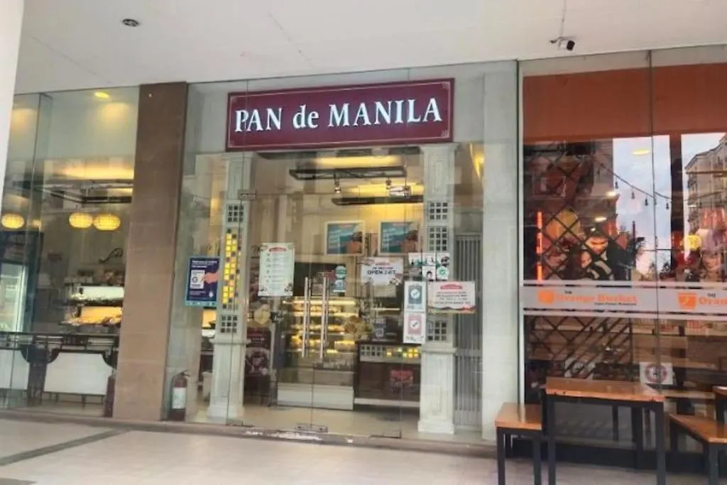 Condo Deluxe Near Naia Terminal 3 Manila Philippines